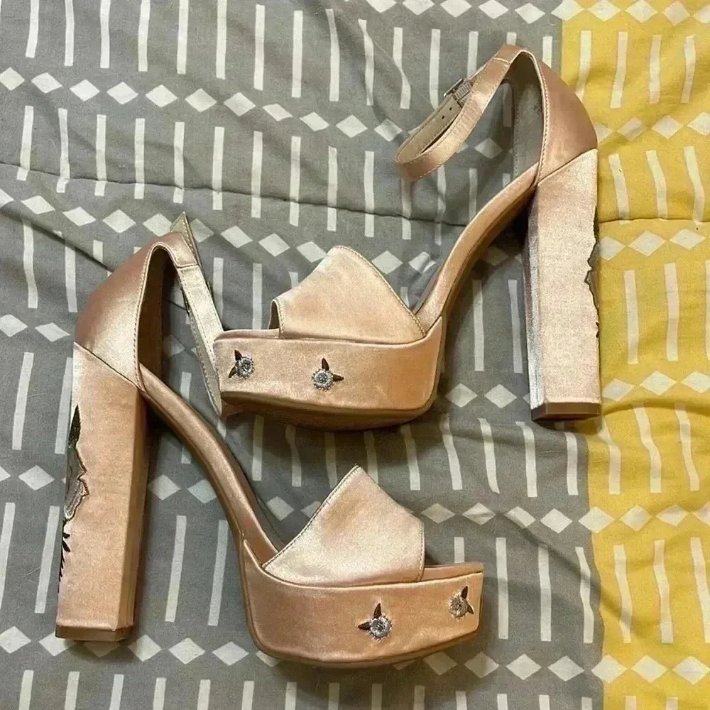 Chinese Laundry Platforms